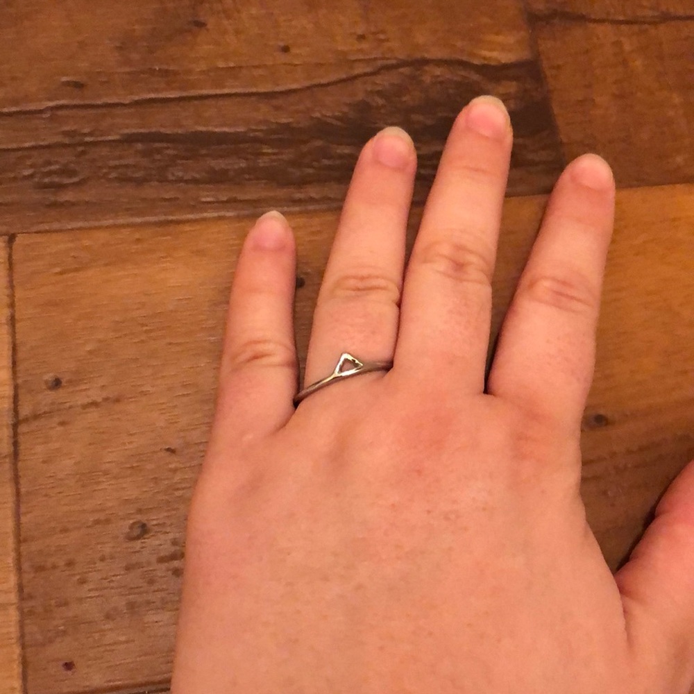 Simple silver triangle ring - Picture 2 of 2